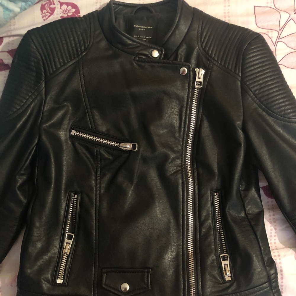 BLACK ZARA LEATHER JACKET.